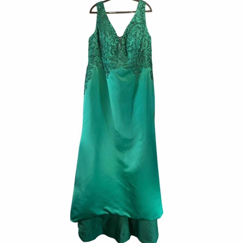 EMERALD GREEN BRIDAL BOUTIQUE EMBELLISHED SLEEVELESS SATIN GOWN FORMAL NWOT